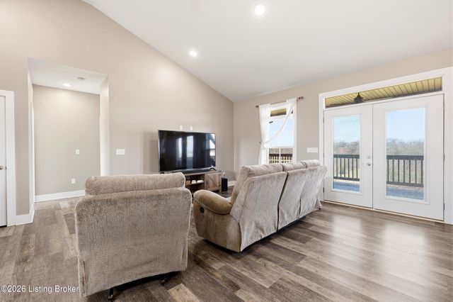 268 Reagan Dr, Taylorsville, KY 40071