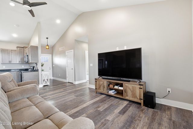 268 Reagan Dr, Taylorsville, KY 40071