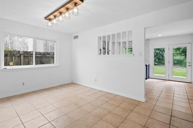 1401 Meadowmear DR, Austin, TX 78753