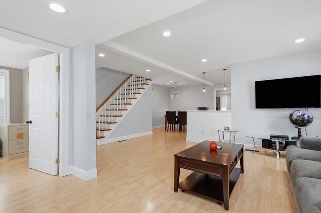 112 Stoughton St, Quincy, MA 02169
