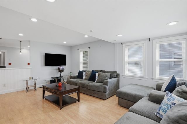 112 Stoughton St, Quincy, MA 02169