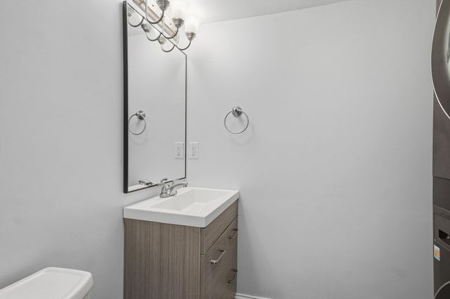 112 Stoughton St, Quincy, MA 02169