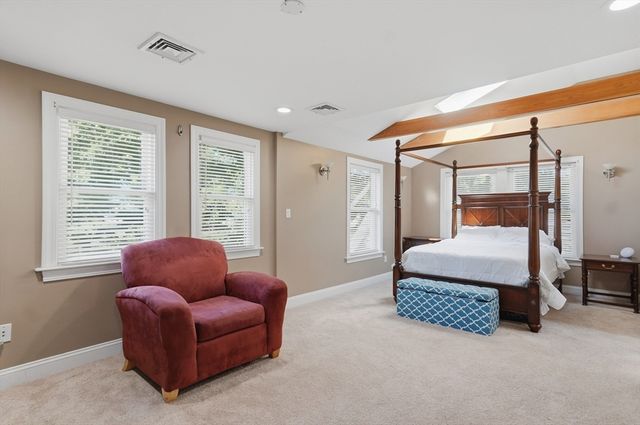 112 Stoughton St, Quincy, MA 02169