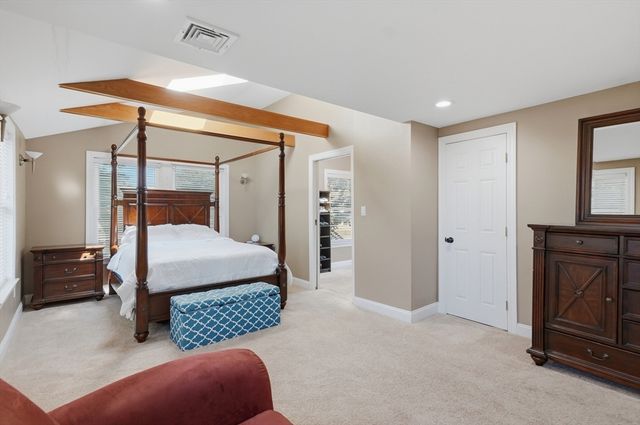 112 Stoughton St, Quincy, MA 02169