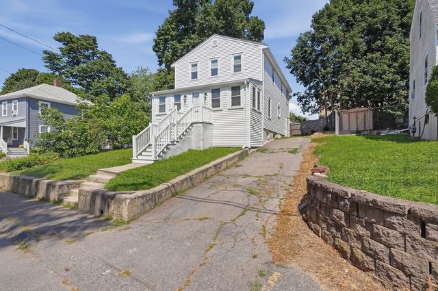 112 Stoughton St, Quincy, MA 02169