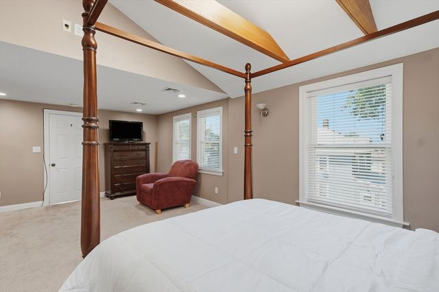 112 Stoughton St, Quincy, MA 02169