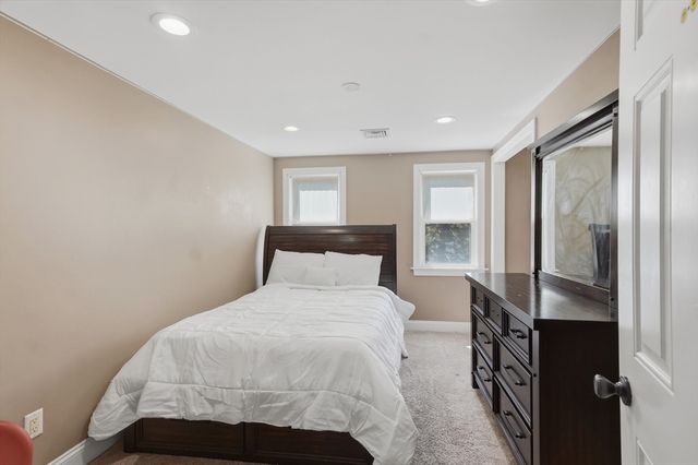 112 Stoughton St, Quincy, MA 02169