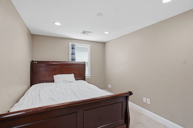 112 Stoughton St, Quincy, MA 02169