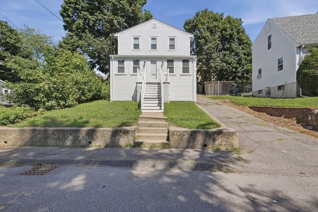 112 Stoughton St, Quincy, MA 02169
