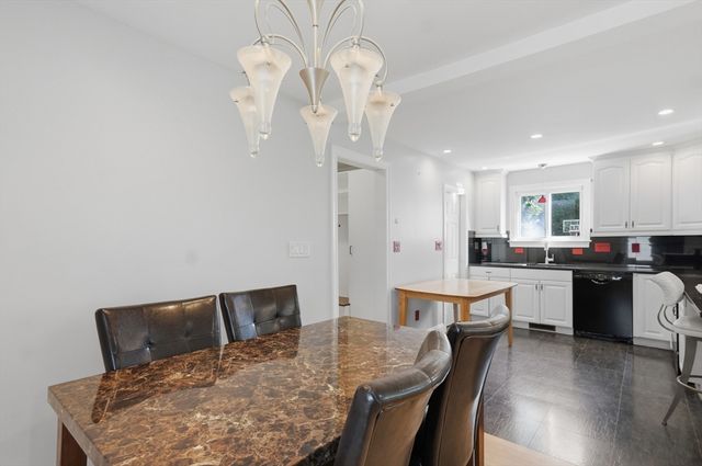 112 Stoughton St, Quincy, MA 02169