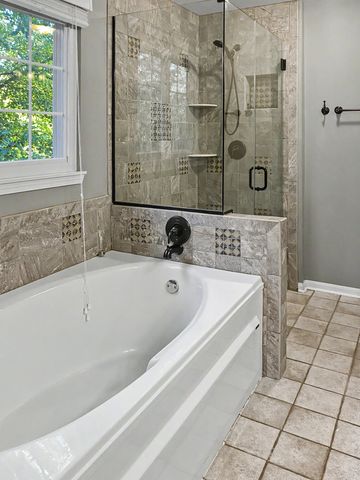 1213 Pennsbury Lane, Aurora, IL 60502