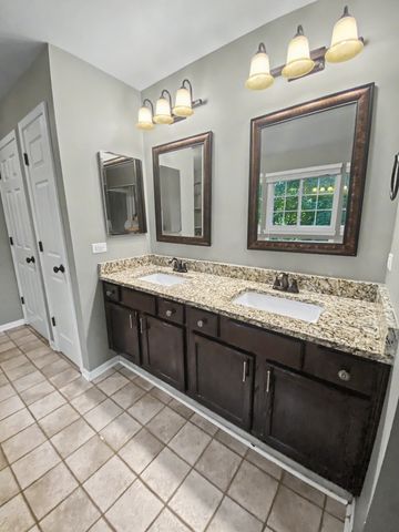 1213 Pennsbury Lane, Aurora, IL 60502