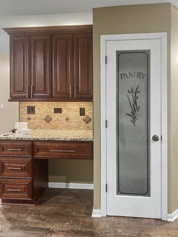 1213 Pennsbury Lane, Aurora, IL 60502