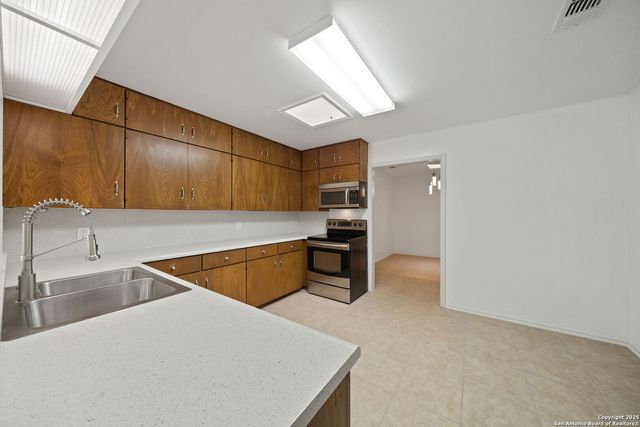 8390 N Verde, San Antonio, TX 78240