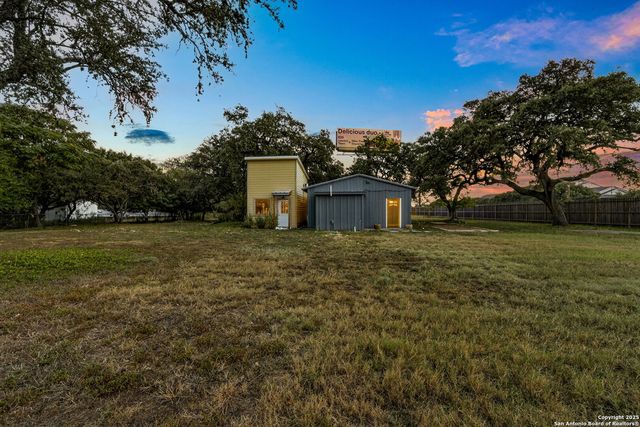 8390 N Verde, San Antonio, TX 78240