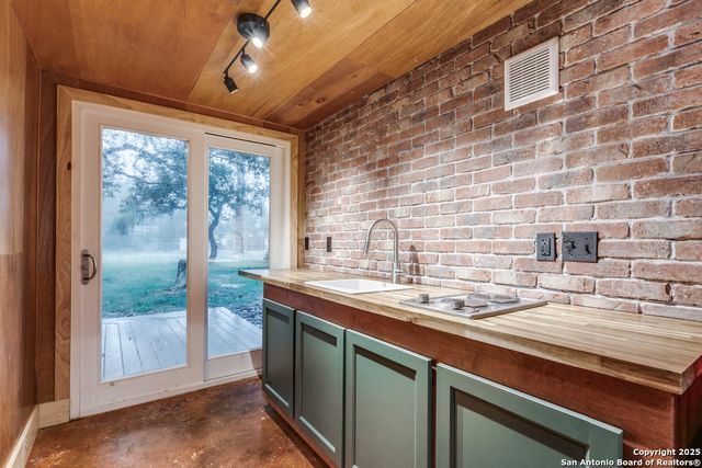 8390 N Verde, San Antonio, TX 78240