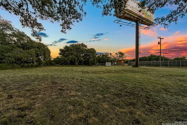 8390 N Verde, San Antonio, TX 78240