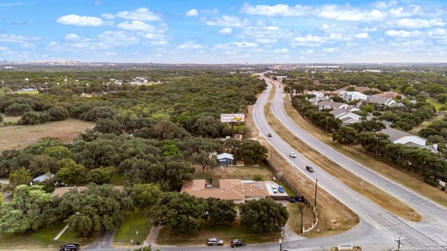 8390 N Verde, San Antonio, TX 78240