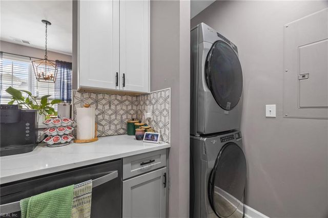 1040 Grace Hill DR, Virginia Beach, VA 23455