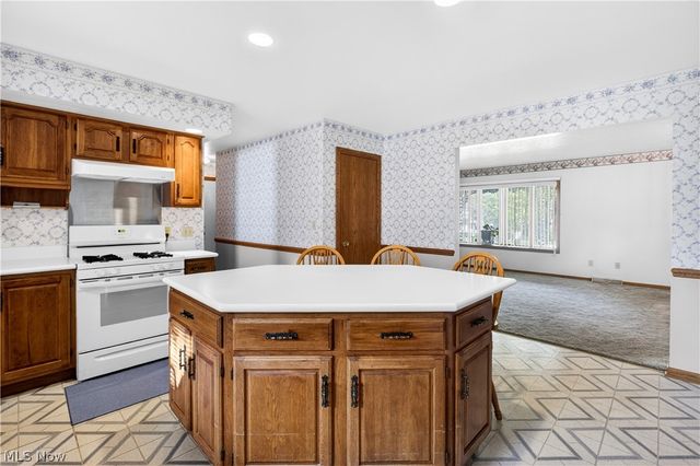 5144 Old Colony Road NW, Warren, OH 44481