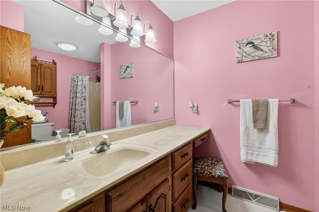 5144 Old Colony Road NW, Warren, OH 44481