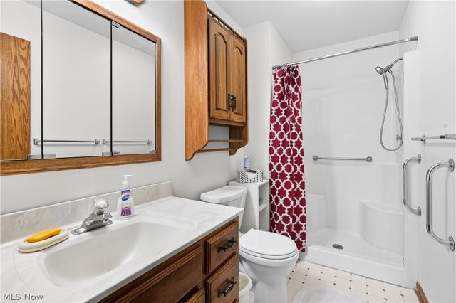 5144 Old Colony Road NW, Warren, OH 44481