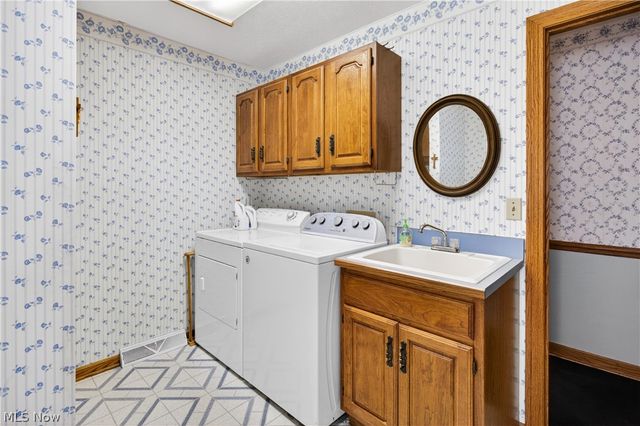 5144 Old Colony Road NW, Warren, OH 44481
