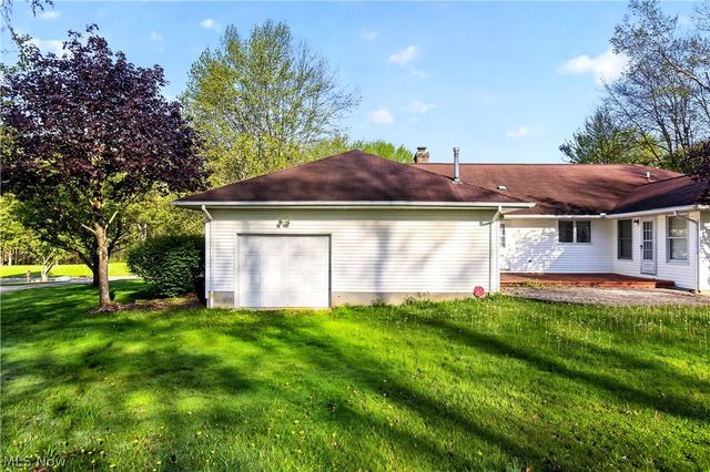 5144 Old Colony Road NW, Warren, OH 44481