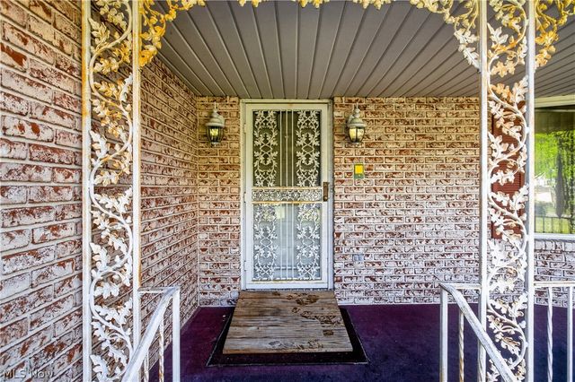 5144 Old Colony Road NW, Warren, OH 44481