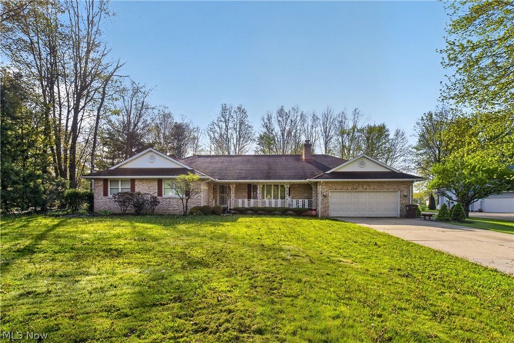 5144 Old Colony Road NW, Warren, OH 44481