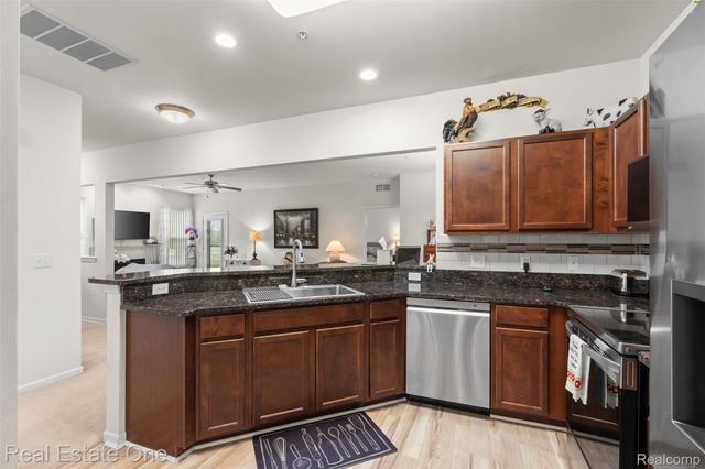 48436 Maplehurst Drive, Shelby Charter Township, MI 48317