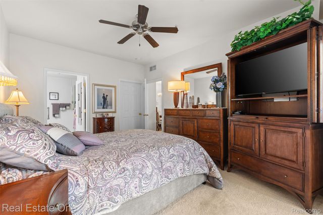 48436 Maplehurst Drive, Shelby Charter Township, MI 48317