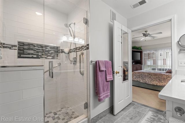 48436 Maplehurst Drive, Shelby Charter Township, MI 48317