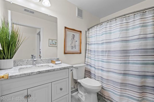 48436 Maplehurst Drive, Shelby Charter Township, MI 48317