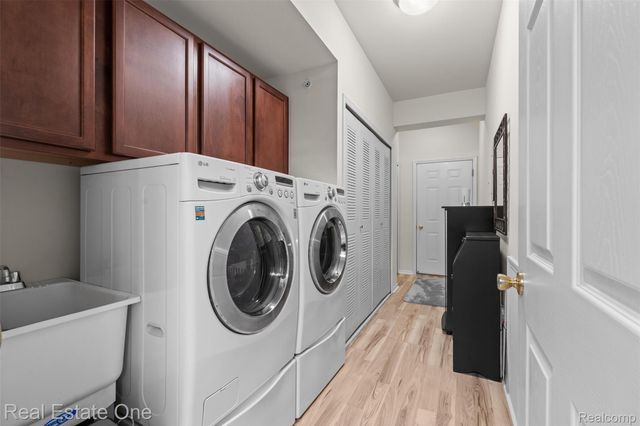 48436 Maplehurst Drive, Shelby Charter Township, MI 48317