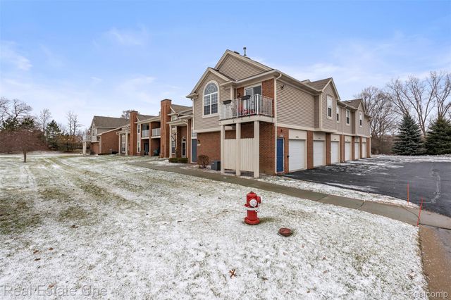 48436 Maplehurst Drive, Shelby Charter Township, MI 48317