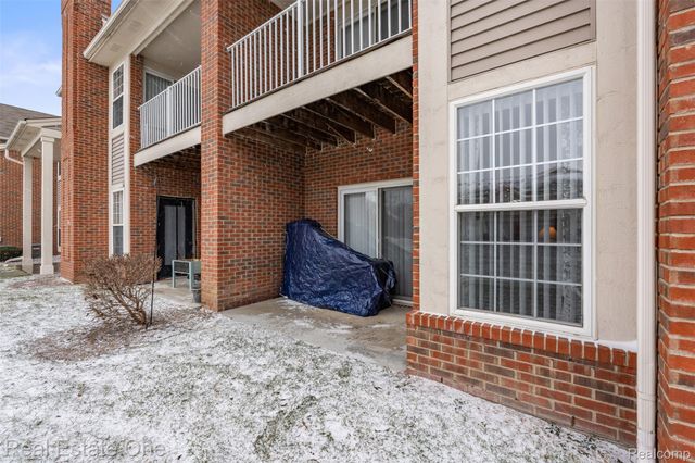 48436 Maplehurst Drive, Shelby Charter Township, MI 48317