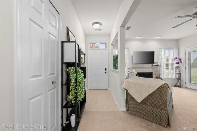 48436 Maplehurst Drive, Shelby Charter Township, MI 48317