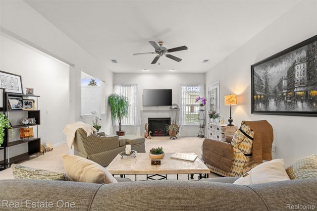 48436 Maplehurst Drive, Shelby Charter Township, MI 48317