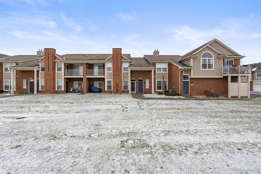 48436 Maplehurst Drive, Shelby Charter Township, MI 48317