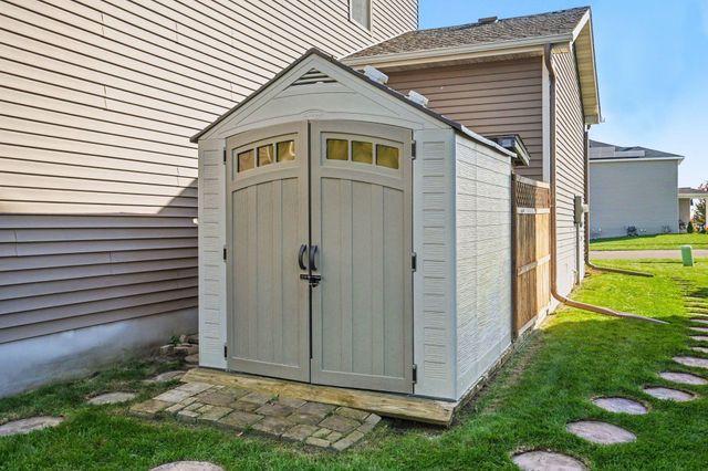 7933 205th Street W, Lakeville, MN 55044
