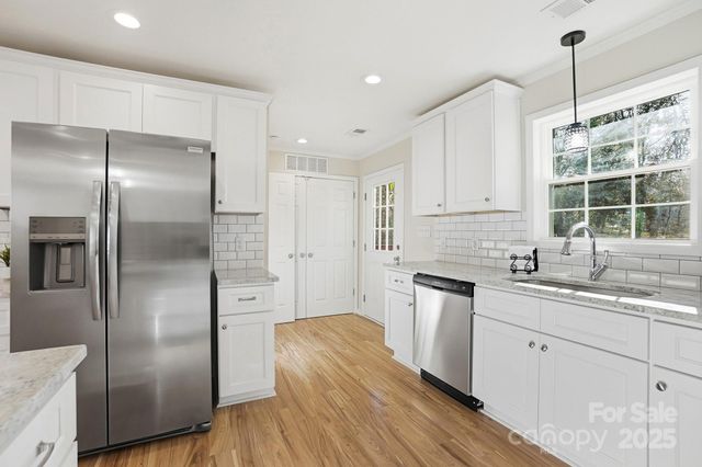 1015 W 6th Avenue B Avenue, Gastonia, NC 28052