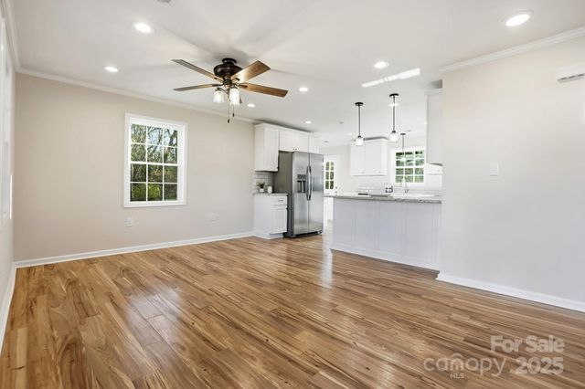 1015 W 6th Avenue B Avenue, Gastonia, NC 28052