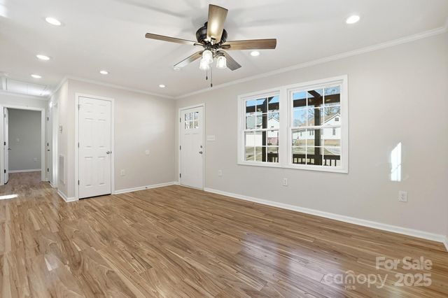 1015 W 6th Avenue B Avenue, Gastonia, NC 28052