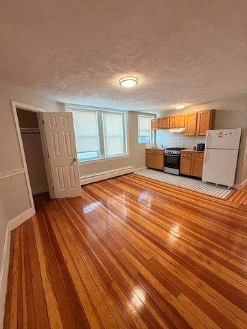 260 Washington St 36, Salem, MA 01970