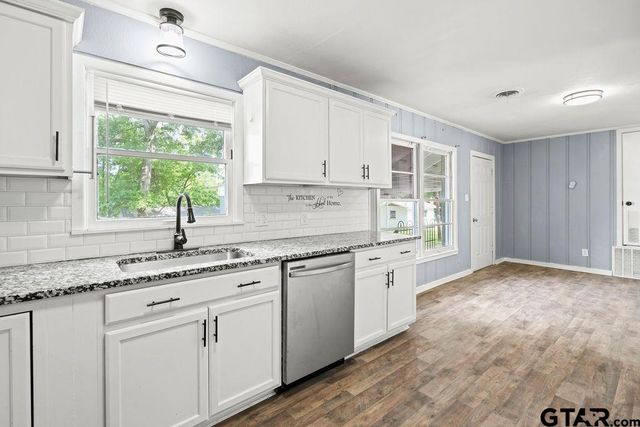 502 N Tyler St, Big Sandy, TX 75755