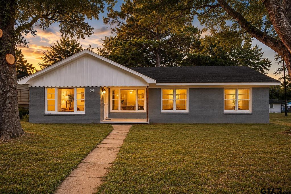 502 N Tyler St, Big Sandy, TX 75755