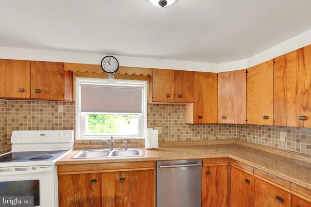 1301 BUTTER LN, Reading, PA 19606