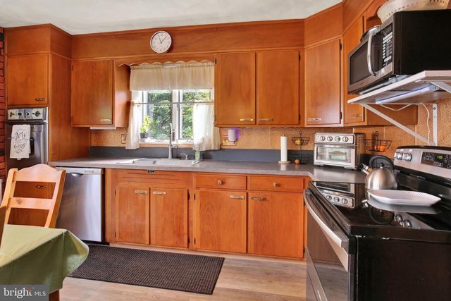 1301 BUTTER LN, Reading, PA 19606