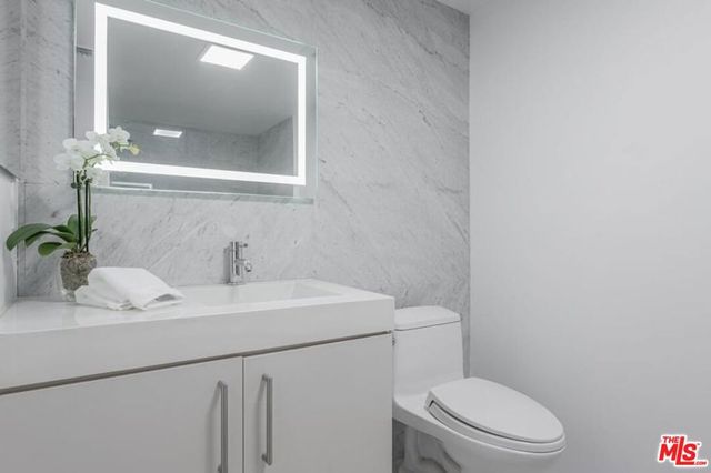 7062 Hawthorn Avenue A1, Los Angeles, CA 90028